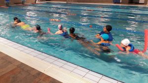 Estimulación, aprendizaje y diversión en la piscina